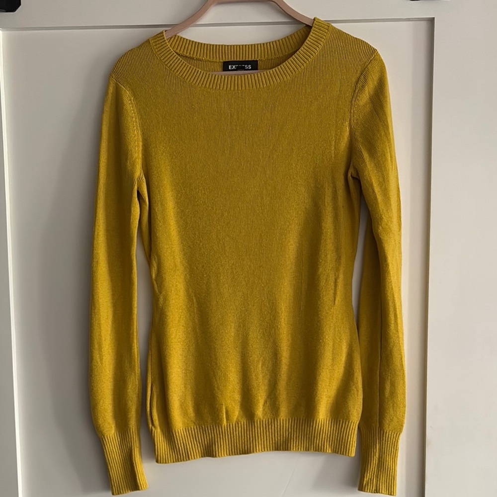 Express Women's Mustard Crew Neck Sweater